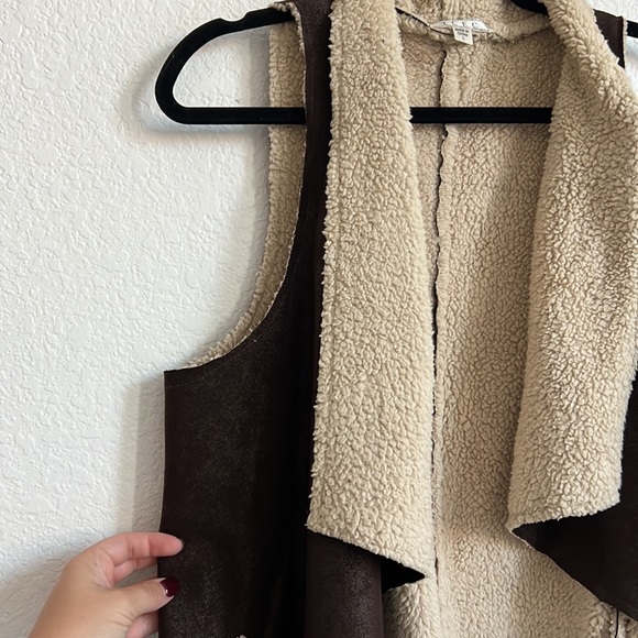 TCEC Sherpa Vest - Picture 2 of 4